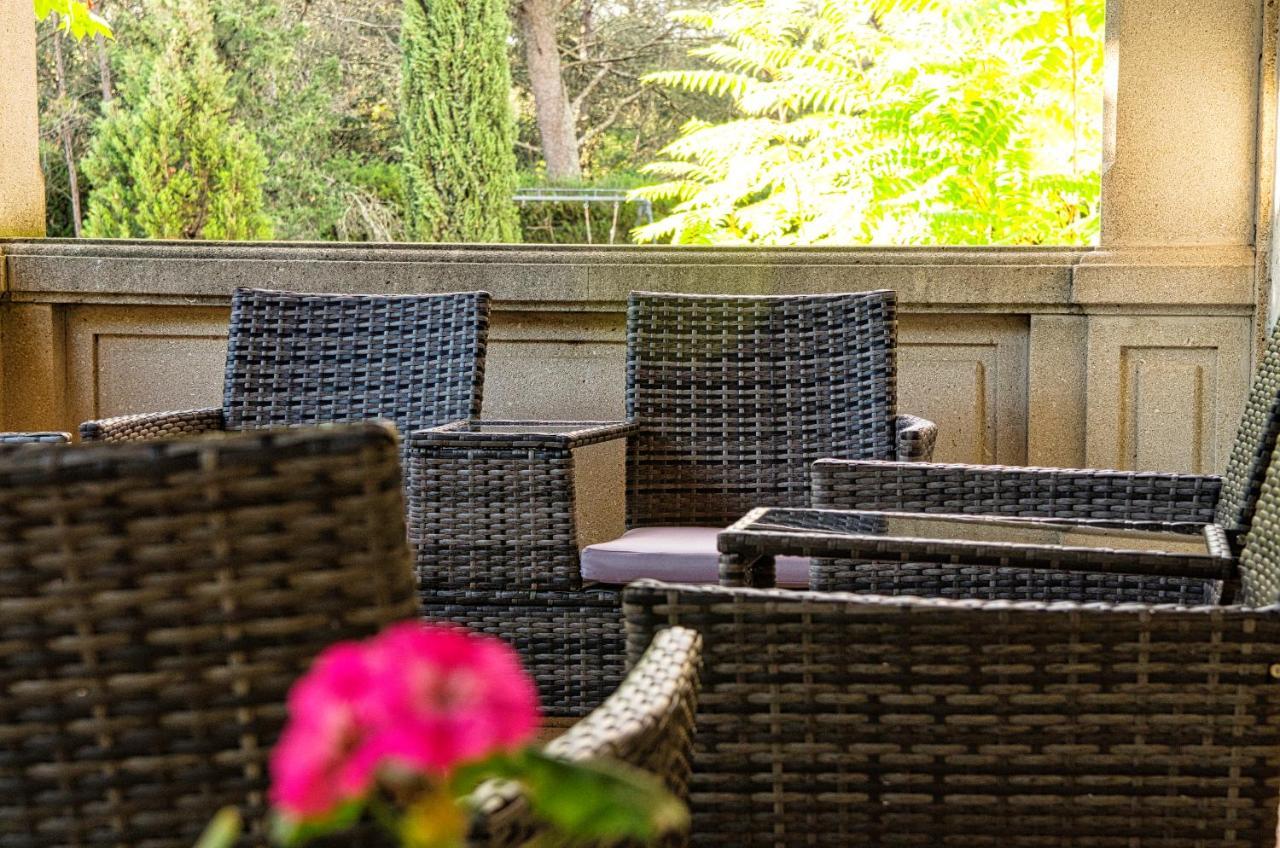 Hotel Restaurant Le Colombier Remoulins Exterior photo