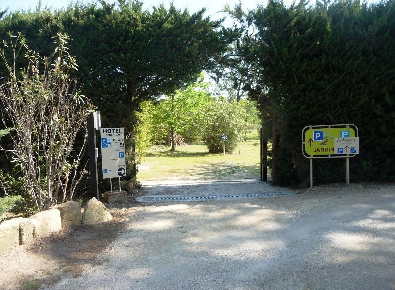 Hotel Restaurant Le Colombier Remoulins Exterior photo