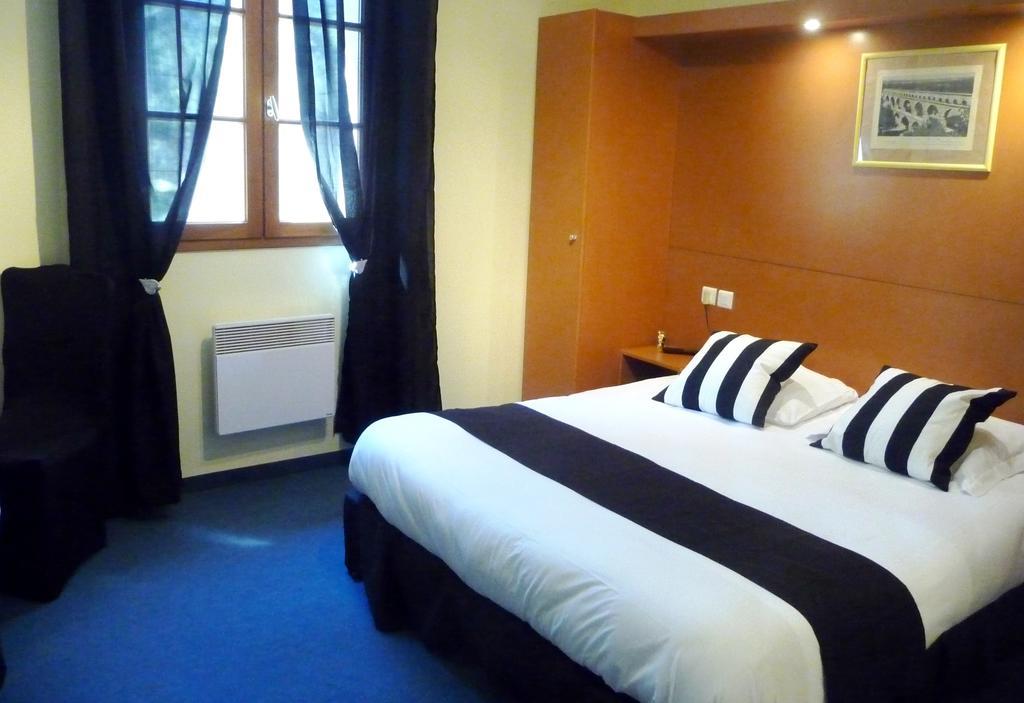 Hotel Restaurant Le Colombier Remoulins Room photo