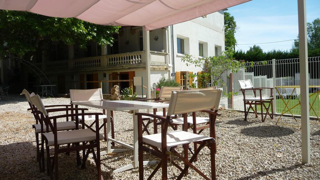 Hotel Restaurant Le Colombier Remoulins Exterior photo